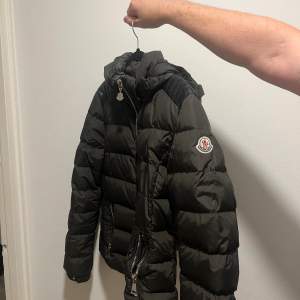 Moncler jacka i fint skick.  Verklig!