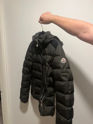 Moncler jacka - Moncler jacka i fint skick.  Verklig!