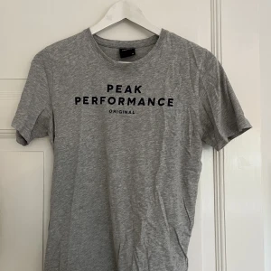 Peak performance tröja - Säljes då tröjan inte längre kommer till användning! 