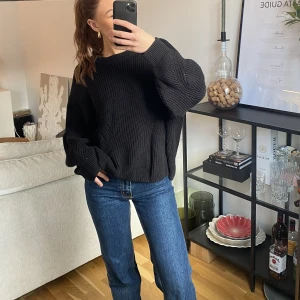 Svart stickad tröja - Svart stickad tröja, i bra skick