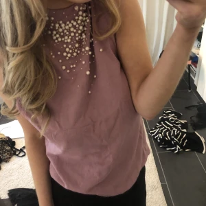 Polo topp med pärlor  - Topp med pärlor 