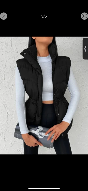 Svart väst oanvänd höst - Helt ny svart väst oanvänd säljes 