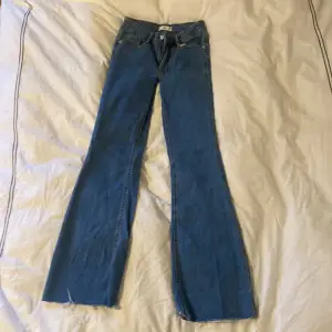 Jätte snygga jeans Low waist från mango använt kanske 1-3 gånger då jag aldrig får användning av de 