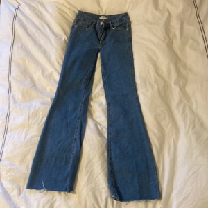 Boot cut jeans  - Jätte snygga jeans Low waist från mango använt kanske 1-3 gånger då jag aldrig får användning av de 