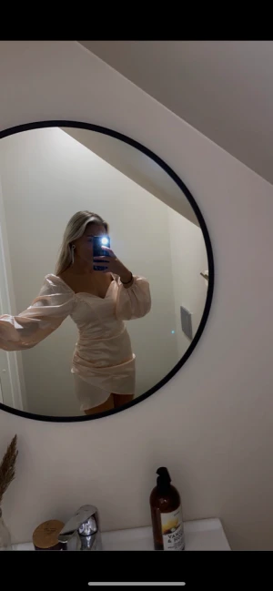 Festklänning - Superfin festklänning från shein, använd en gång! 💕Köparen står för frakten. 