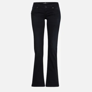 Helt nya ltb jeans  - helt nya och  slutsålda ltb jeans jag fick hem idag. säljer pga jag inte fick hem rätt storlek och retur var inte tillgänglig😅  prislapp och paketet till beställningen finns kvar