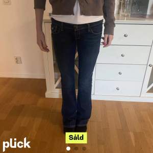 (Bilder från förra ägaren) Jätte fina lågmidjade jeans från hollister❤️ Säljer då det inte riktigt var den färgen jag sökte. Passar mej bra som är 165❤️ Skriv privat för bilder o frågor mm❤️