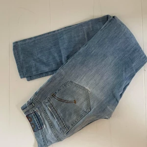 Dondup jeans  - Dondup jeans✨ Storlek: 32/32 Pris: 650kr Vid frågor, fler bilder eller andra funderingar så är det bara att höra av sig ✨