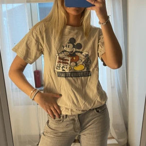 T-shirt mussepigg - T-shirt med tryck av mussepigg! Vet ej storlek eller märke tyvärr… Jag brukar ha s-m❤️