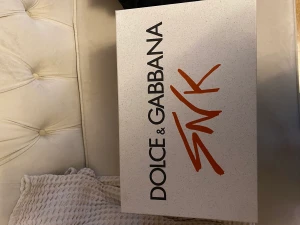 Dolce&Gabbana skor  - Säljer mina Dolce&Gabbana skor som aldrig använts då dom inte är i min storlek. Helt nya storlek 41. Ny pris 8000 och säljer för 4000. Pris kan diskuteras!. Skriv för fler bilder eller frågor.
