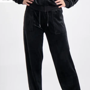 Juicybyxor  - Säljer mina svarta Juciybyxor i stolek s, som inte kommer till användning längre💖