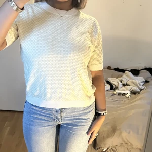 Säljer denna tröja💛 - Säljer denna söta tröja från Carin Wester