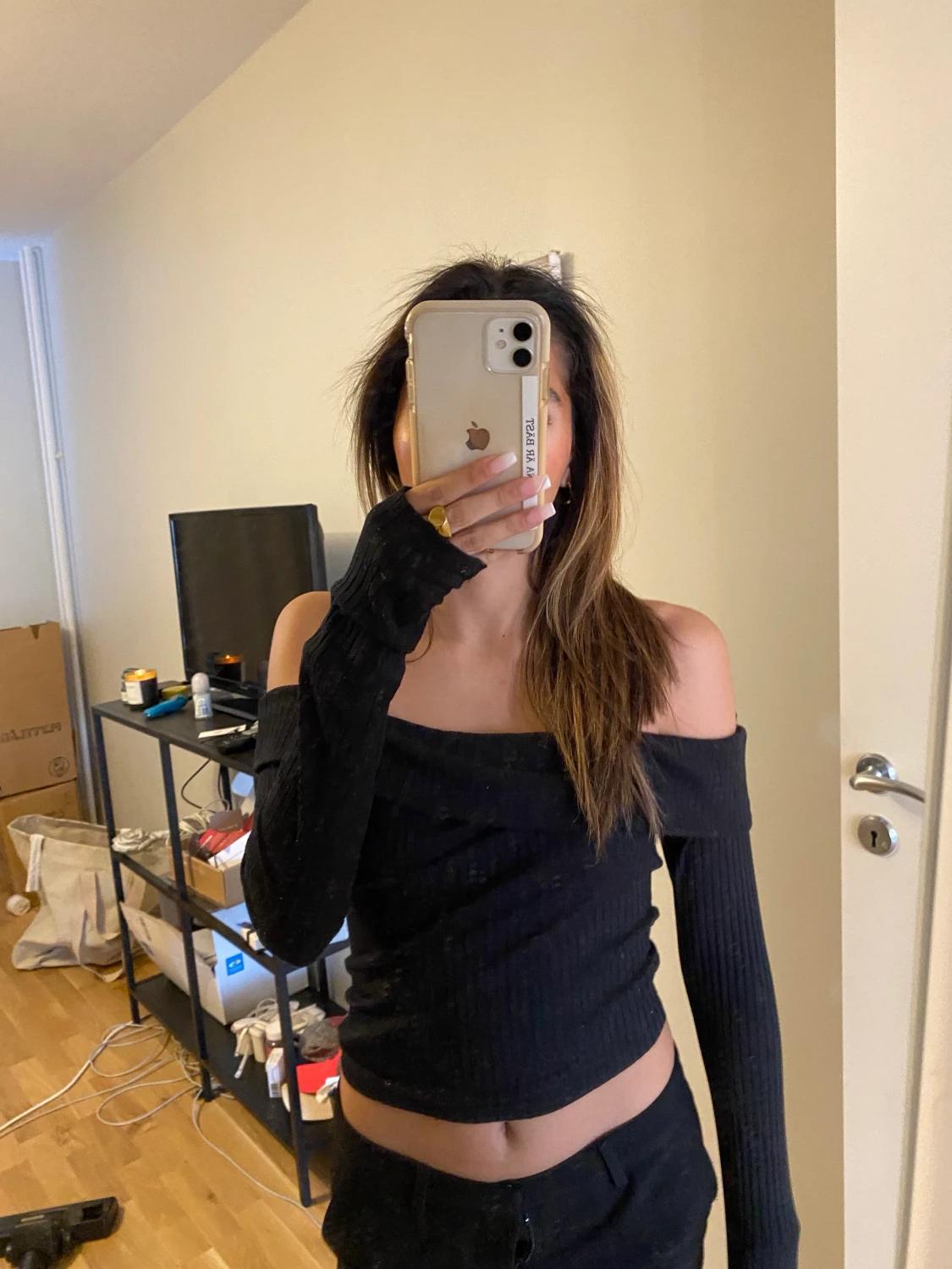 Svart off shoulder tröja