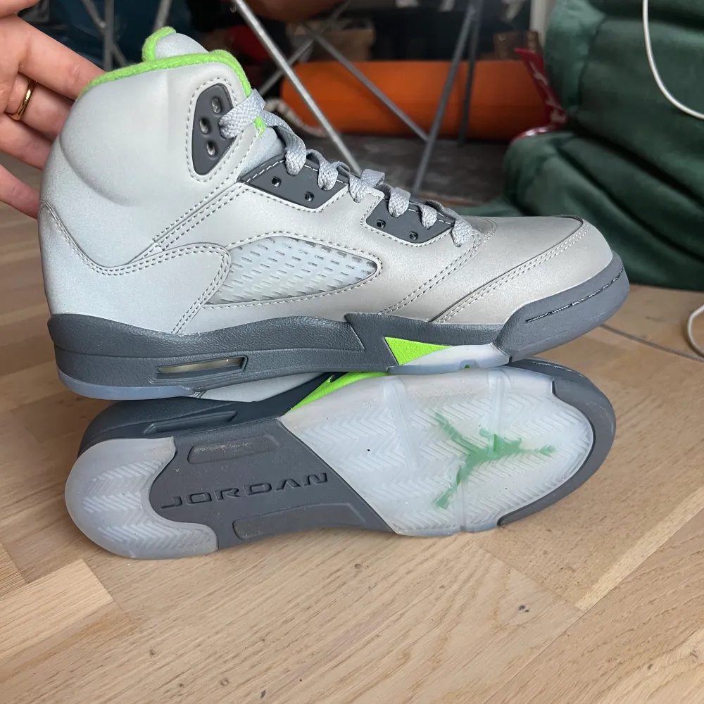 Jordans sneakers, aldrig använda . Skor.