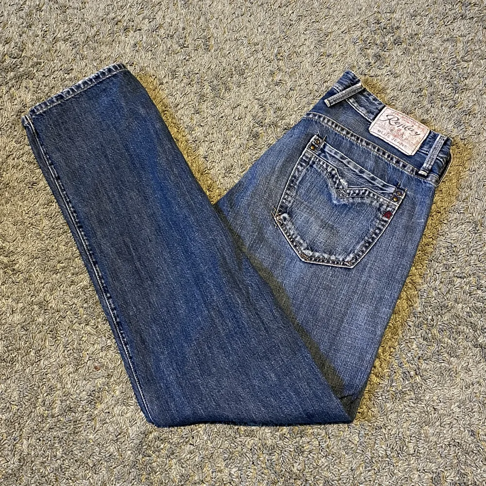 Ett par ascoola vintage jeans från Replay i storlek W33, L34! Inga defekter och i bra skick. Hör av er vid frågor :). Jeans & Byxor.