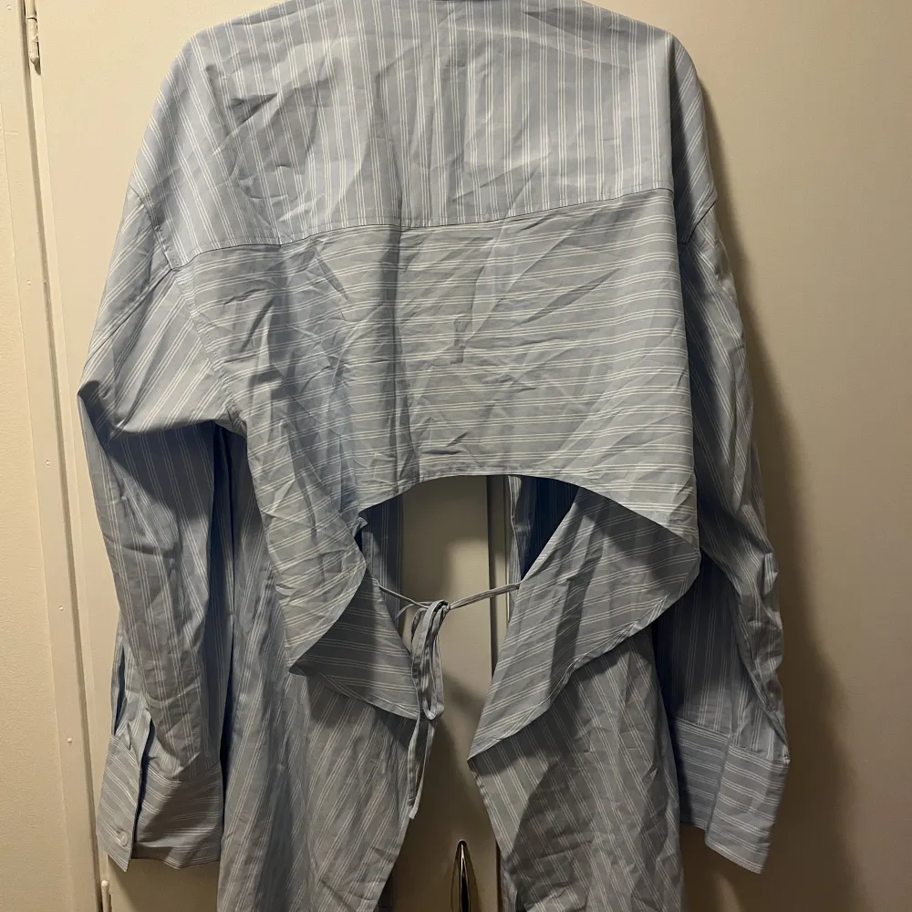 Stylish shirt from H&M.  You can ask for more pictures. . Blusar.