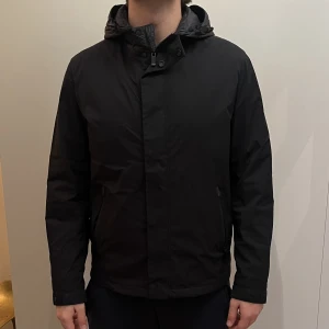 Höstjacka - Säljer denna Massimo Dutti jacka för att jag inte använder den. 