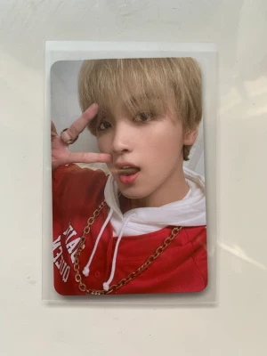 Haechan photocard - Original from RESONANCE pt.1 album Bra skick men har repor som syns bara vid vinklat ljus