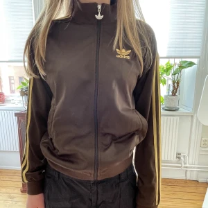 Adidas tröja - Så söt tröja som inte kommer till användning längre💕