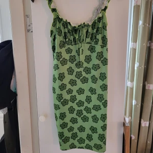Söt sommarklänning  - Bra skick, knappt använd.