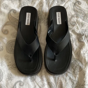 Steve Madden sandaler  - Säljer mina platform Steve Madden sandaler då de inte kommer till användning. Använda ett fåtal gånger❣️