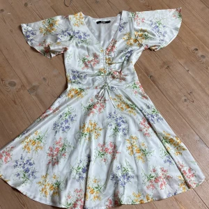 Söt klänning stl xs - Jättefin klänning