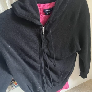 Soft goat hoodie - Svart softgoat hoodie