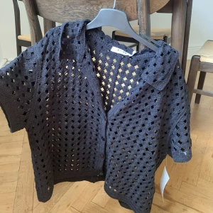 Svart topp - Svart topp från Nakd, aldrig använd, lappen kvar💕