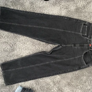 Bewider jeans - Baggy! Älskar men dom är för långa på mig! 