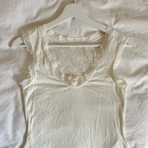 Fint Spetslinne från hm - Jättefint skick, storlek xs!