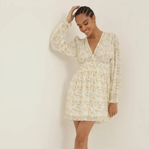 SÖKER! - Söker denna klänning från NAKD! Skriv jättegärna om du har❤️