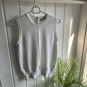 Tröja  - Helt ny zara tröja, storlek S