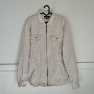 zip overshirt - frakt tillkommer, pris kan diskuteras, betalning sker via swish, hör av er vid frågor & intresse.