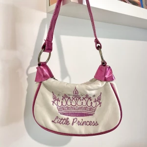 Mini bag - y2k mini bag i vit och rosa, några små defekter på tyget (kolla sista bild) 