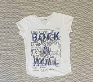 Zadig tshirt - Gjorde ett nytt inlägg för att kunna starta en budgivning! För mer detaljer se det gamla inlägget!