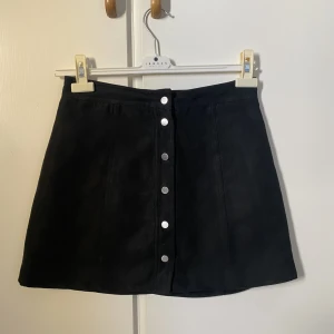 snygg kjol - Fin kjol från H&M i bra skick!