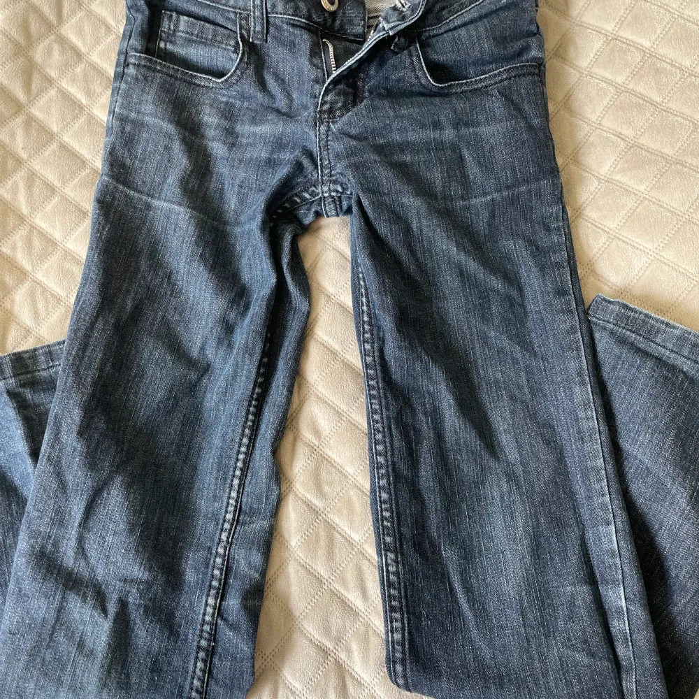 Fina Lågmidjade jeans staright skulle även kunna byta . Jeans & Byxor.