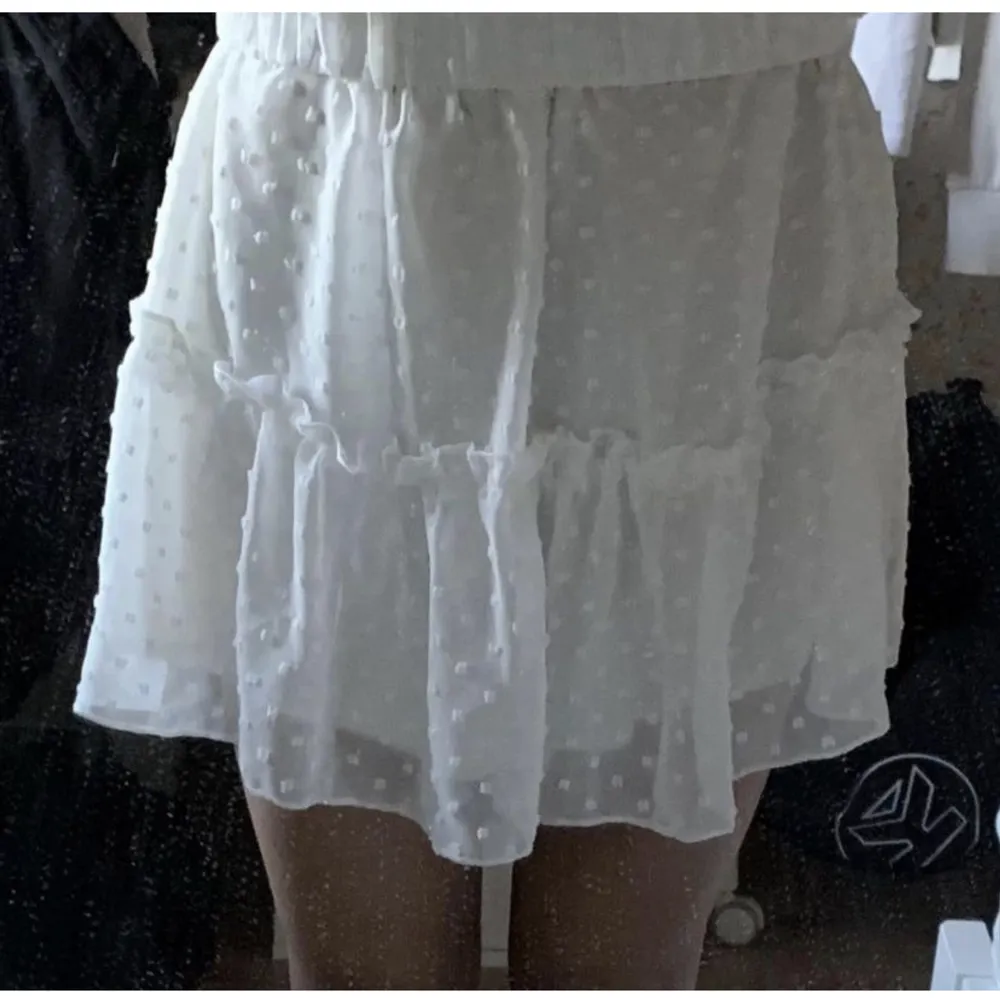 Säljer denna vita kjolen i stl M från Shein! För referens har jag XS. Köparen står för frakten, använder köp nu eller Swish.. Kjolar.