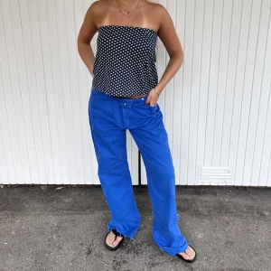 Blå byxor  - Blåa byxor från gina