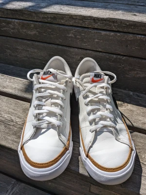 Nike Court Legacy - Srl. 38  Nästan nyskick.