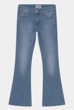 Säljer dessa så sjukt snygga jeans från cars!💗nypris 400! Säljer för 250🤍superbra skick
