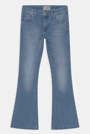 Cars jeans - Säljer dessa så sjukt snygga jeans från cars!💗nypris 400! Säljer för 250🤍superbra skick