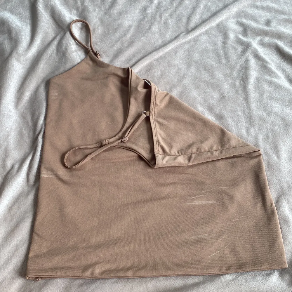 Bra skick  Perfekt för sommaren☀️beige brun färg storlek M. T-shirts.