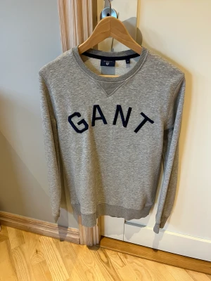 Gant tröja - Säljer min gant tröja då den inte kommer till användning. Tröjan är sparsamt använd och har inga tecken på användning. Skick 9/10. Hör av er vid fler frågor!