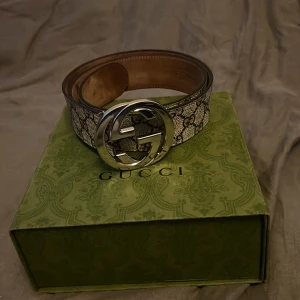 Gucci bälte - Tja, säljer nu mitt gucci bälte. Inköpt från farfetch för 3200. Storlek 90