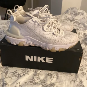 Nike react vision skor  - Nya Nike react vision skor i storlek 42, sällan använda