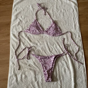 Bikini - Superfin bikini som inte är använd, bra skick. Storlek M men sitter mer som en S. Säljer eftersom den är för liten för mig. 