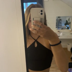 Zara topp - Säljer denna fina topp från zara. Säljer för 40 + frakt 