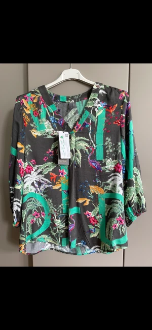 Blus Culture  - Ny med prislappen kvar  Viscose 