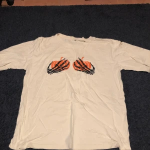 T-shirt - Halloween t-shirt, oversized fit, använd 1-2 gånger;)